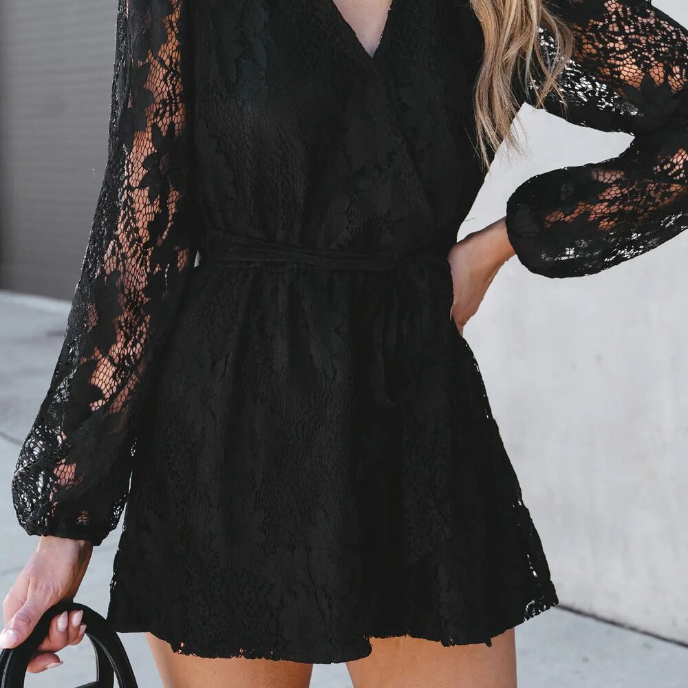 CUPSHE BLACK LACE V-NECK LONG SLEEVE BELTED ROMPER SIZE SMALL NWOT - Picture 2 of 3